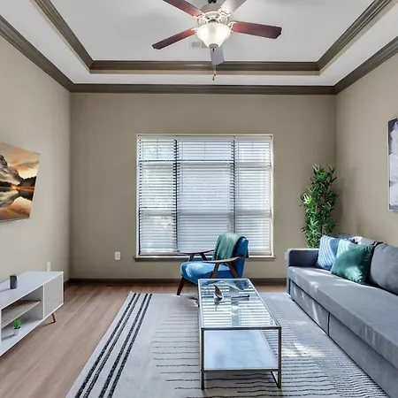 Cozy 2Br Near Bok Center - Gym, Pool, Pet Friendly Apartment