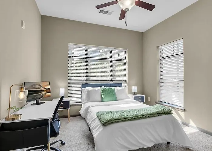 Chic 2br- Pool,gym,pkng,near Bok Ctr&arts Dstrct