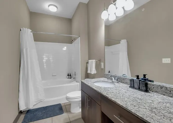 Chic 2br- Pool,gym,pkng,near Bok Ctr&arts Dstrct Apartment Tulsa