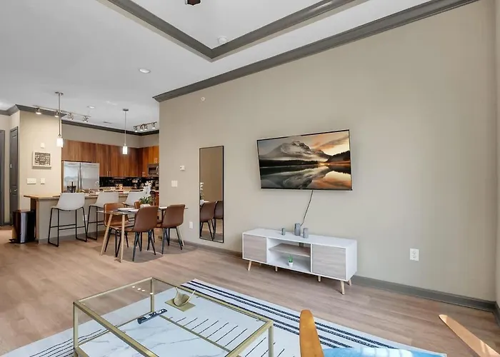 Apartment Chic 2br- Pool,gym,pkng,near Bok Ctr&arts Dstrct *